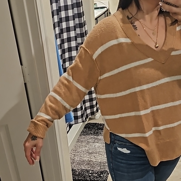 American Eagle Sweater - Picture 4 of 6